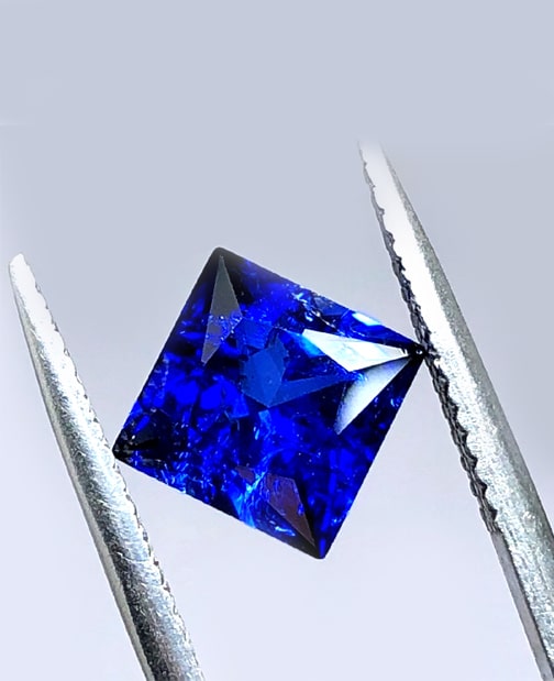 Sustainable Artificial Lab grown Sapphire Gems