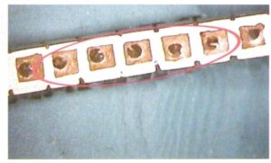 Après la finition de la pièce de bijouterie, des bavures subsistent, comme le montre la figure 7-8.