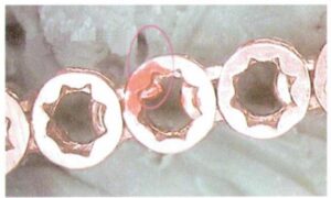 La couture entre les maillons de la chaîne est trop longue, comme le montre l'illustration 7-14.