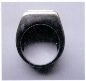 Le côté de l'anneau mâle est déformé, comme le montre la figure 7-28.