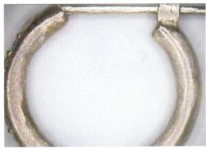 Illustration 7-34 Les boucles d'oreilles ne sont pas flatteuses