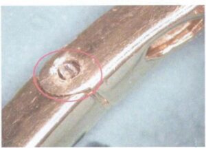 La position du pivot du bracelet est détachée, comme le montre la figure 7-51.