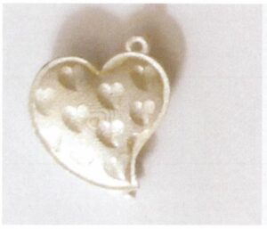 マスターモールドは分解できないため、内部を研磨することはできない。