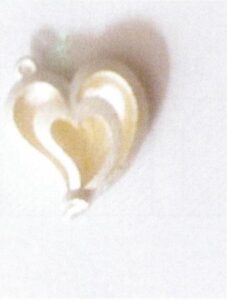 マスターモールドは分解できないため、内部を研磨することはできない。