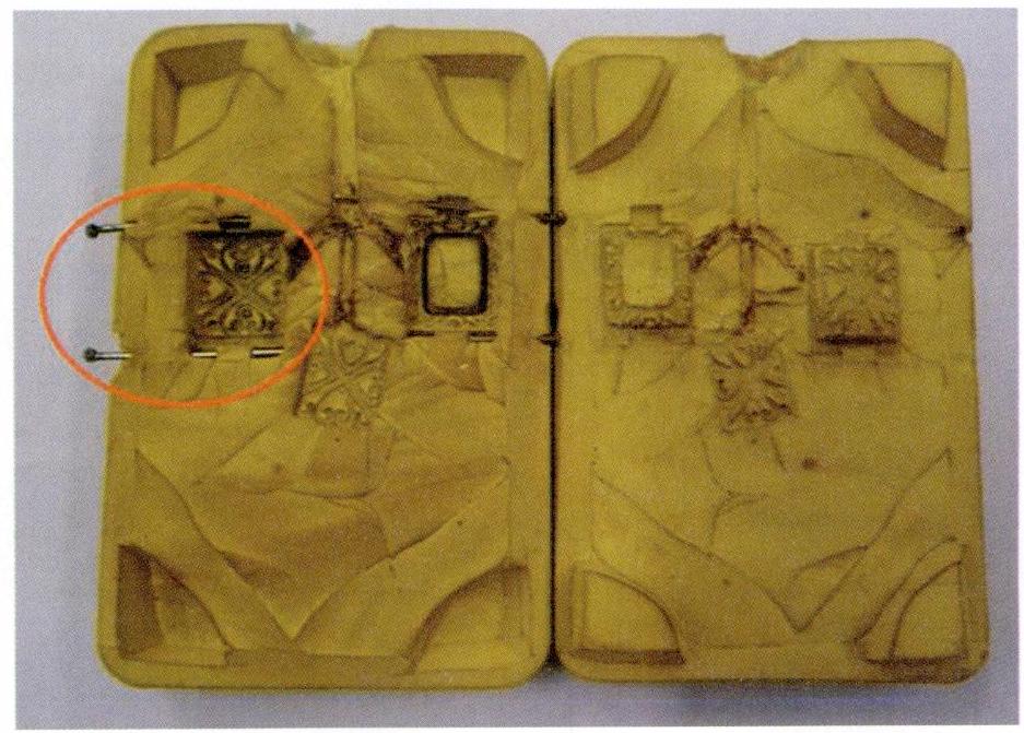 Figure 6-13 Large pin assembled as an insert in the rubber mold.