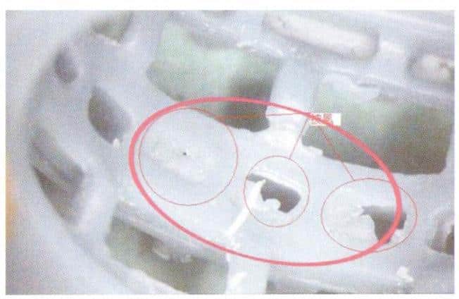 Figure 6-17 Injecting wax into the rubber mold cavity on the wax mold generally uses compressed air, which is relatively simple.