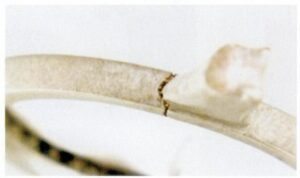 Figure 6-48 Thermal shock cracks on casting.