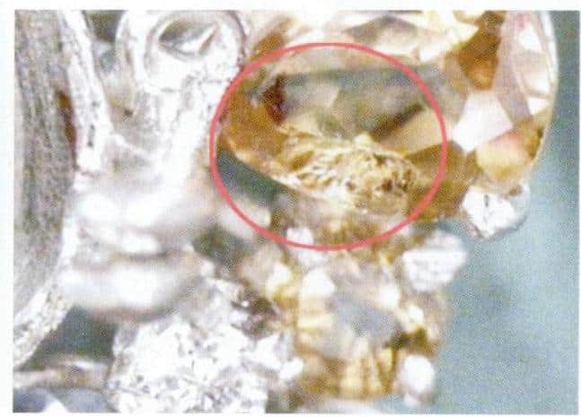 ひび割れストーンのプロング・セッティング