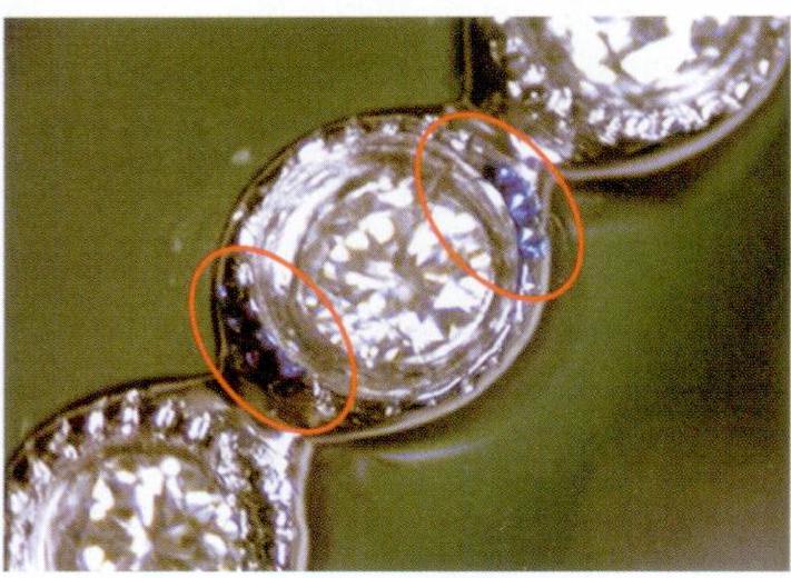 ベゼルエッジのビードが滑らかでない。