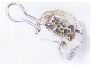 Рисунок 9-42 Нижняя часть серьги не имеет покрытия, и бриллиант кажется черным.