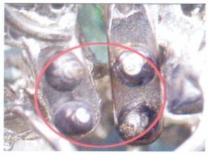 Рисунок 9-44 Изменение цвета при электролитическом удалении масла