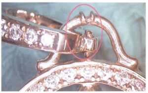 Рисунок 9-46 Невозможно закрепить зажимное кольцо.