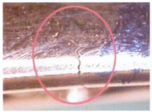 Рисунок 9-6 На красном металле 18 карат появились трещины