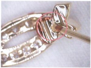 Рисунок 9-66 Поломка ушного штифта