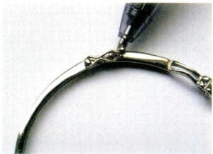 Рисунок 9-74 Защелка безопасности не затянута