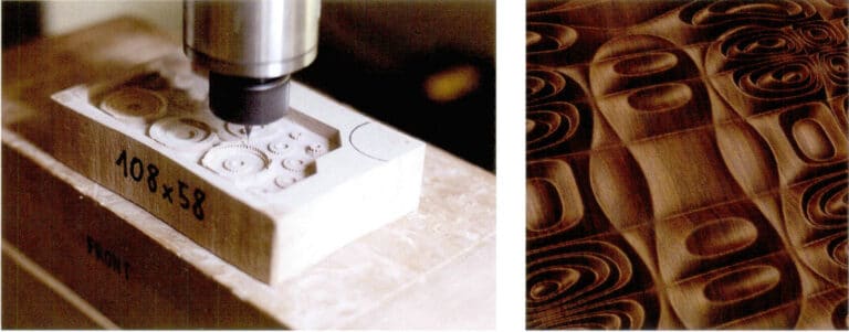 木を彫るCNCの彫版機械