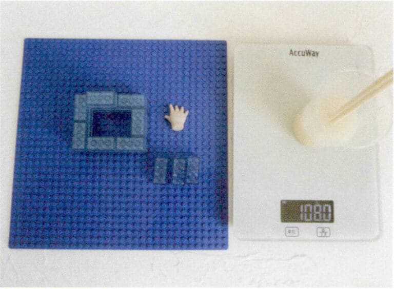 2. According to the requirements in the silicone brand's instruction manual, weigh an appropriate amount of silicone and silicone curing agent in proportion.