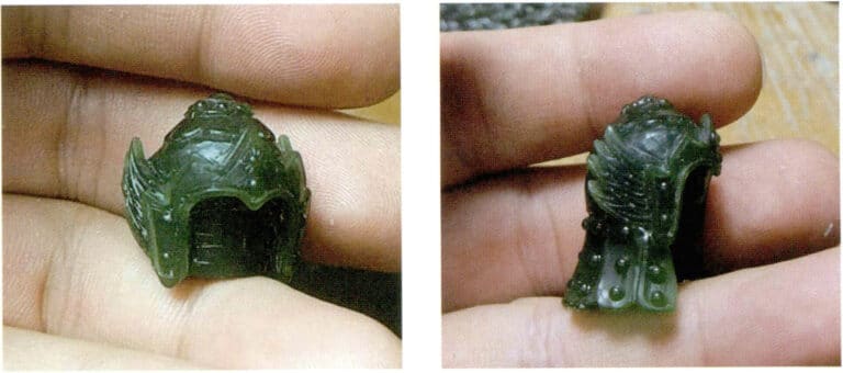 3 When making, constantly observe the various angles of the carved pieces, and no detail can be ignored.