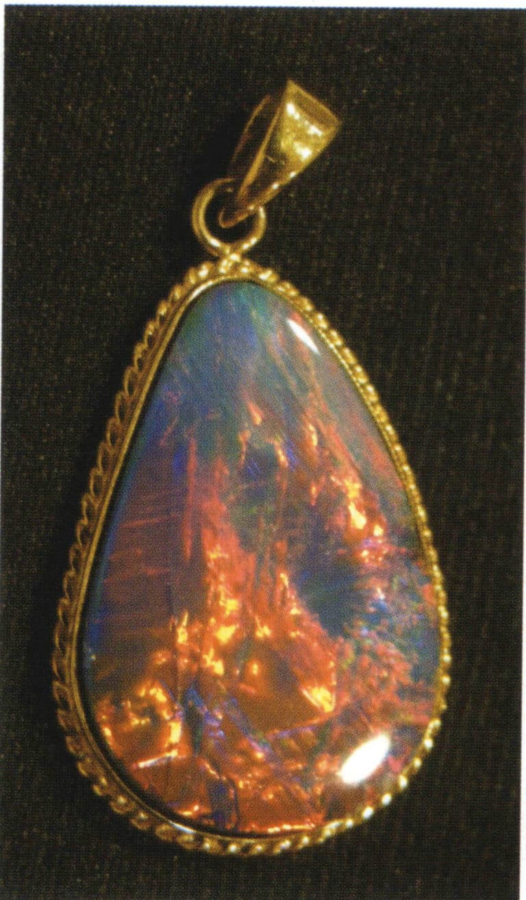 オーストラリア産レッドパープルオパールのペンダント