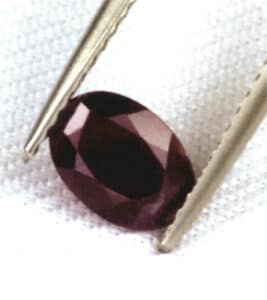 Κόκκινο ρουμπίνι χωρίς φωτιά