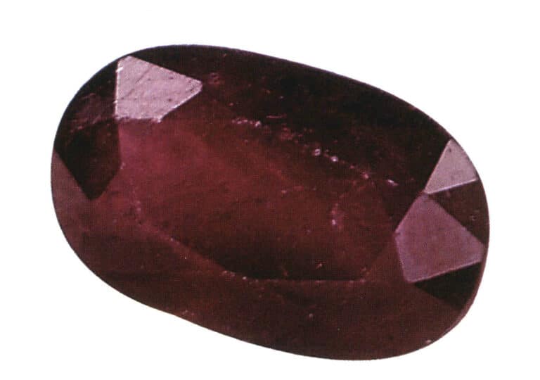 Ruby γεμάτο με γυαλί για να γεμίσει τις ρωγμές.