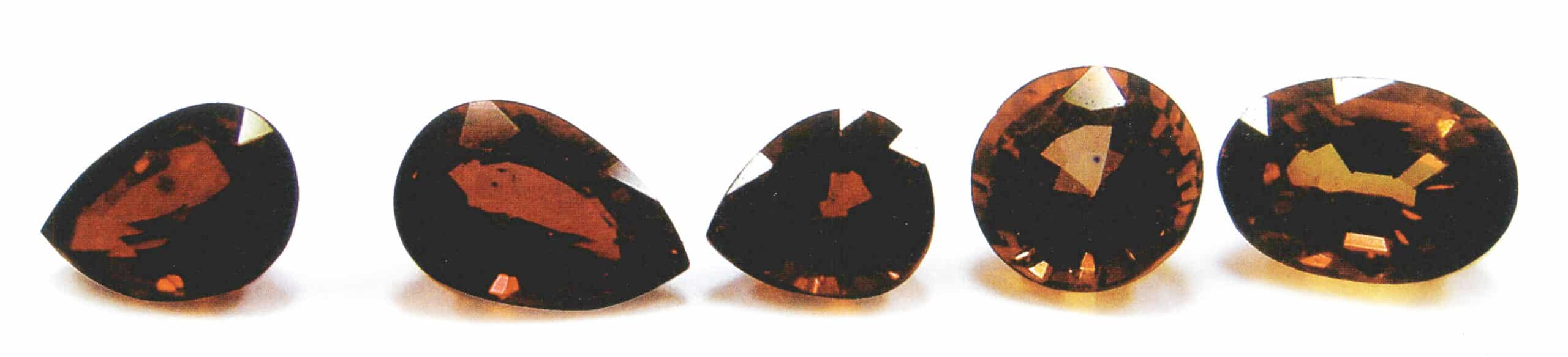 Τα ρουμπίνια που έχουν υποστεί επεξεργασία με βηρύλλιο παρουσιάζουν διαφορετικές αποχρώσεις και έχουν έντονο χρώμα, αλλά είναι σχετικά φθηνά, οπότε οι καταναλωτές θα πρέπει να δίνουν ιδιαίτερη προσοχή πριν από την αγορά.