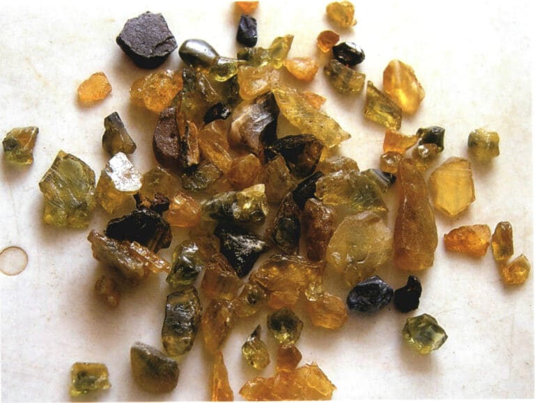Due to their darker color, Thai sapphires need to undergo heat treatment to change into yellow sapphires. After becoming yellow sapphires, their price can increase several times to dozens of times compared to sapphires (depending on the weight of the gemstone).