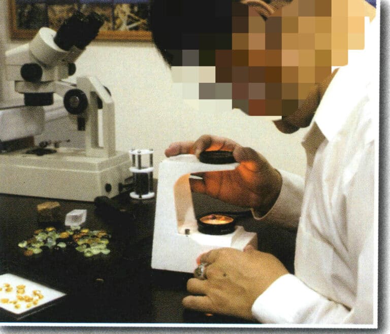 Observe whether the gemstone has birefringence using a polarizing filter, such as distinguishing between ruby and spinel.