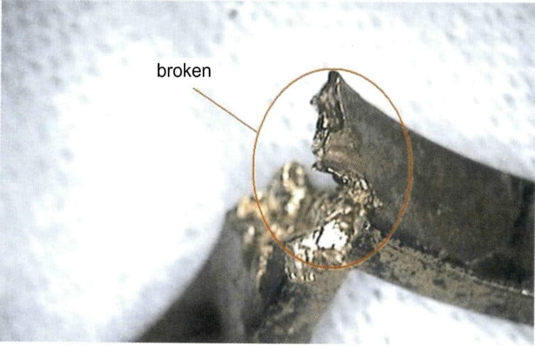 Figure 3-43 Brittle fractures appearing in 18KR jewelry after casting.