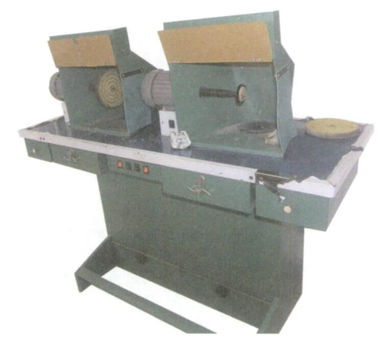 Figur 1-47 Poleringsmaskin med to stasjoner og innebygd støvoppsamlingsenhet