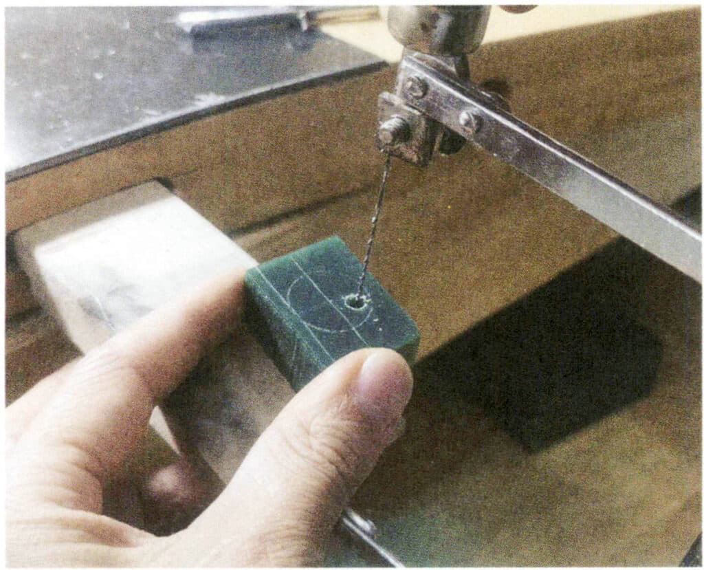 그림 2-6 톱 손 구멍