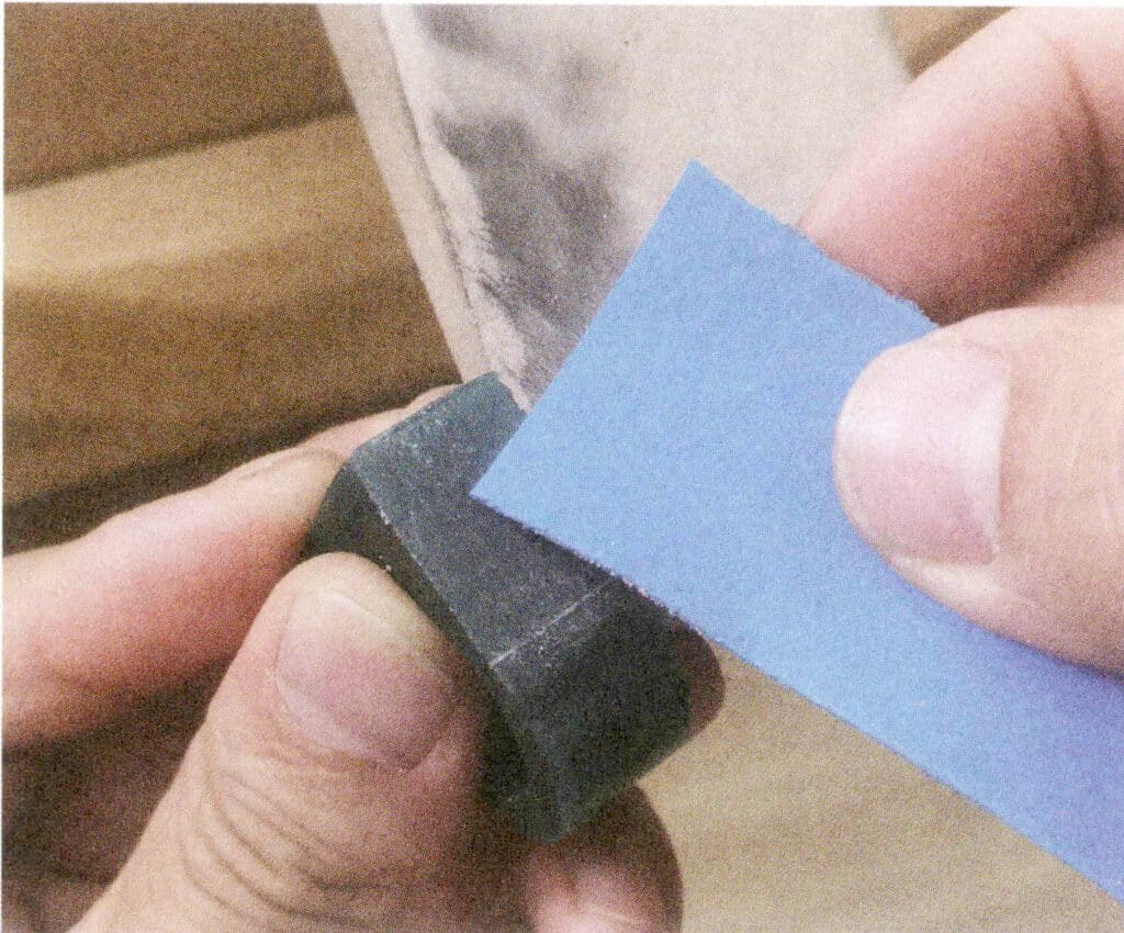 그림 2-11 사포 연마