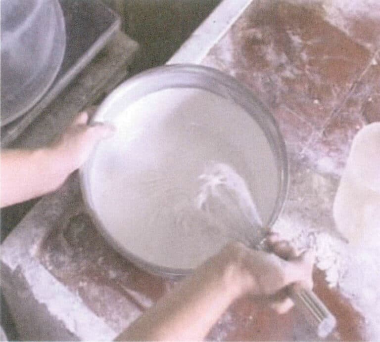 Figur 3-23 Håndblanding av flytende støpepulvergips