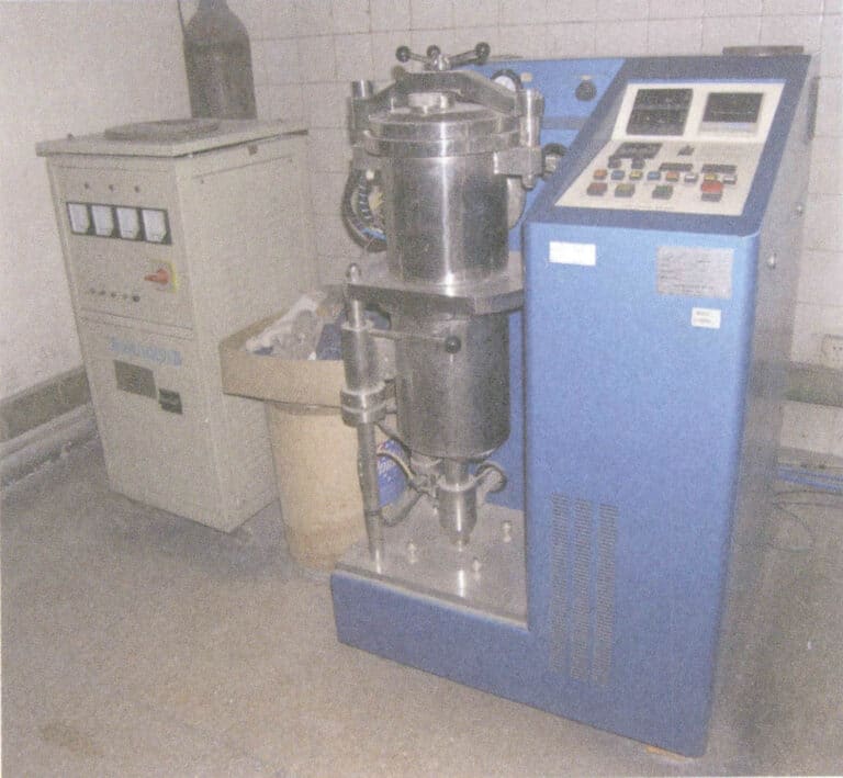 Figur 3-37 Induksjonssmelting ved vakuumtrykkstøping