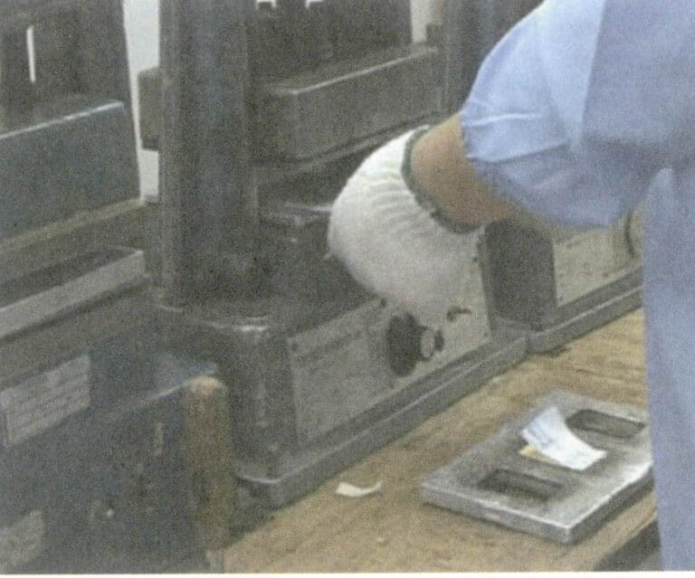 Figur 3-8 Vulkanisering under trykk