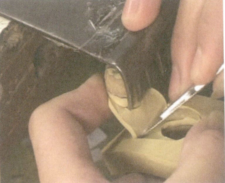 Figur 3-10 Åpning av bunnen av ringgummiformen