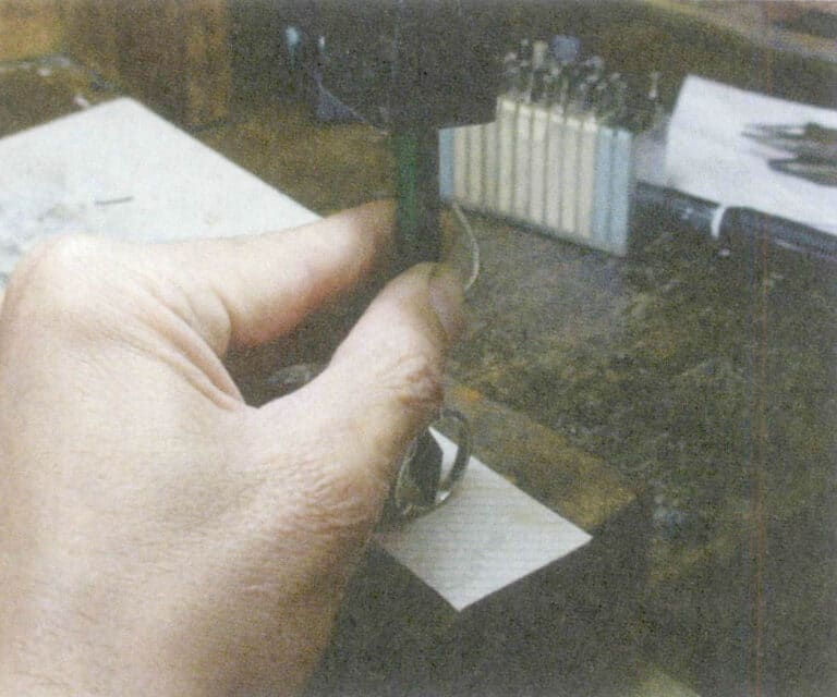 Figure 4-17 hammer letter stamp