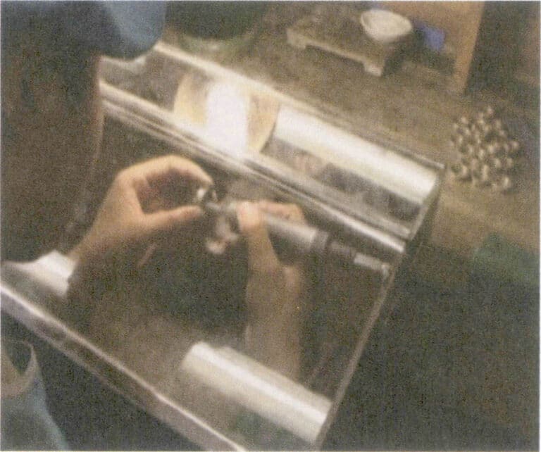 Figure 4-22 finger Ring sanding