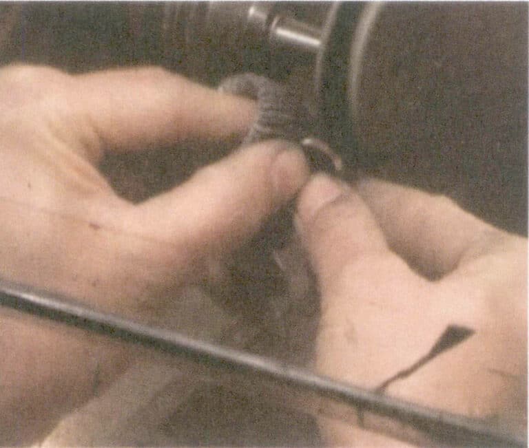 Figure 4-23 Ring polishing by hair brush