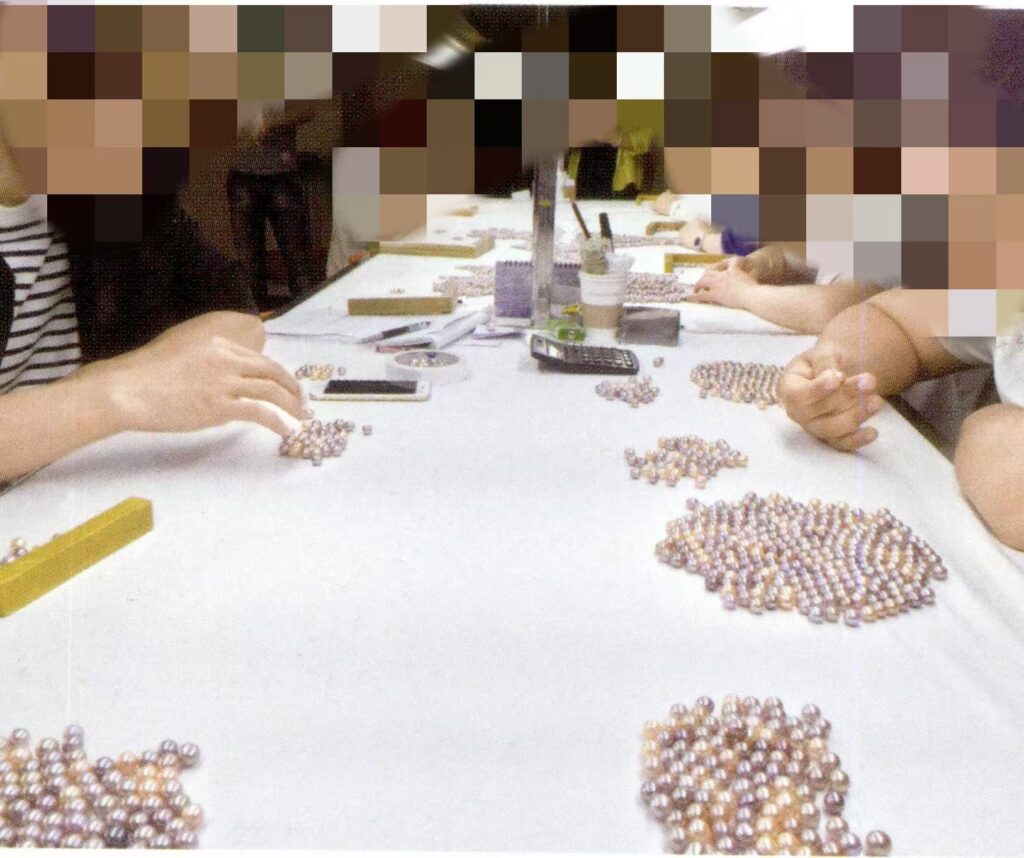 Figure 1-7-58 Sorting of pearls in a freshwater pearl processing factory. 