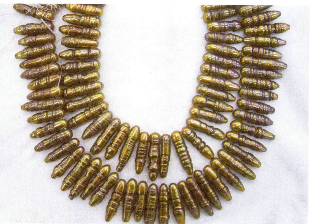 Figure 1-5-43 Dyed freshwater cultured pearls (3)