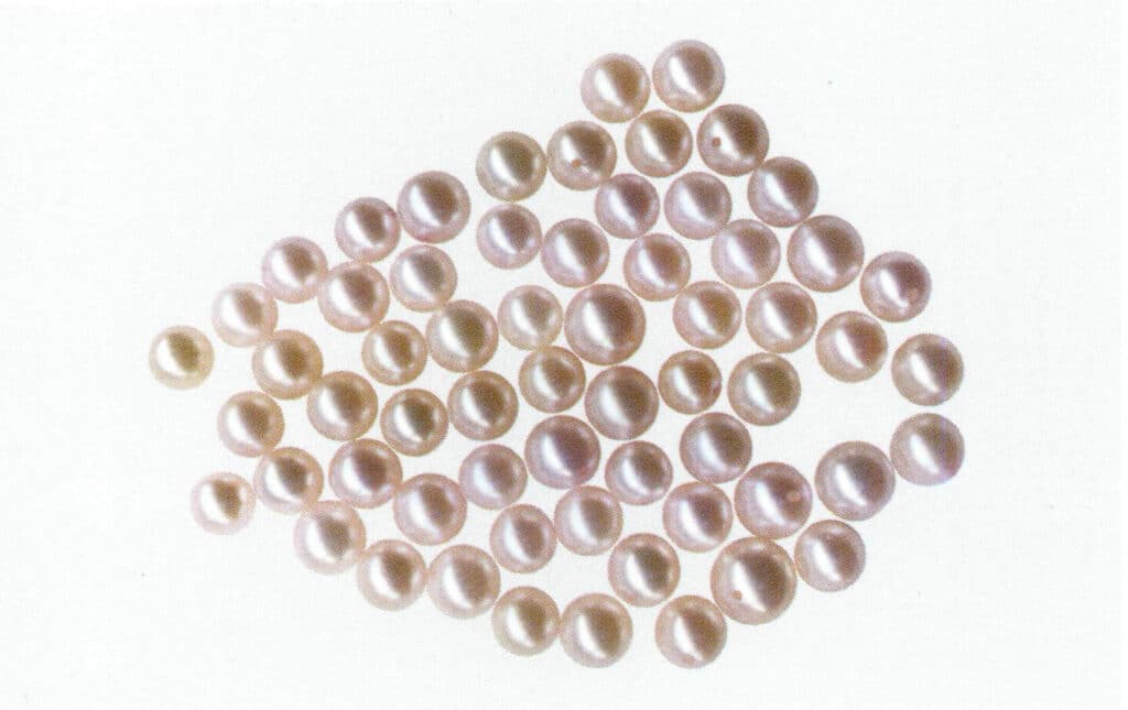 Figure 1-5-46 Staining Chinese sea water cultured pearls (1)
