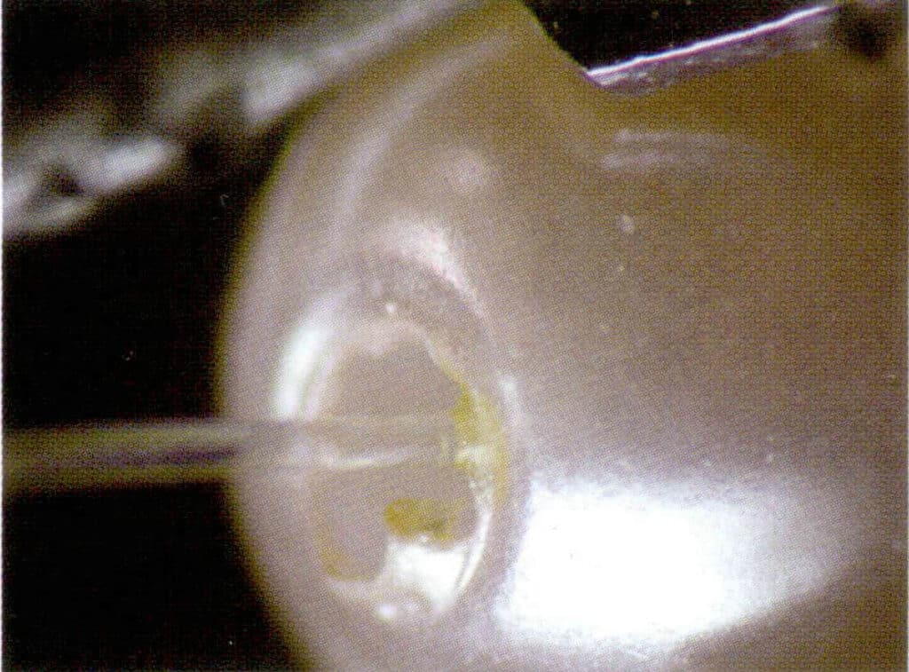 Figure 1-6-6 Surface characteristics and drilling of imitation pearls (3)