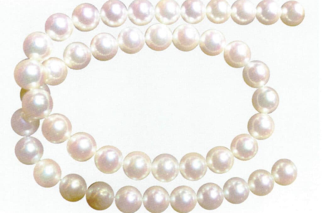 Figure 1-7-7 Very High Luster (Akoya Pearls)