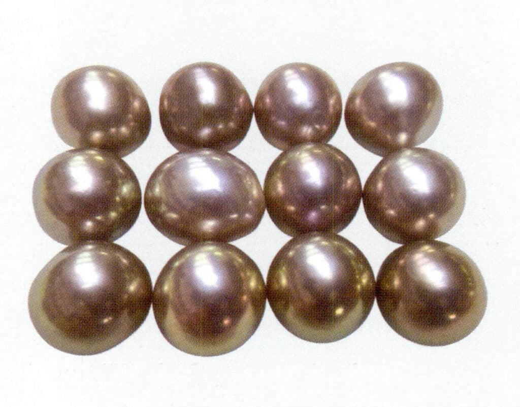 Figure 1-7-11 Very High Luster (Nucleated Freshwater Cultured Pearls) (II)