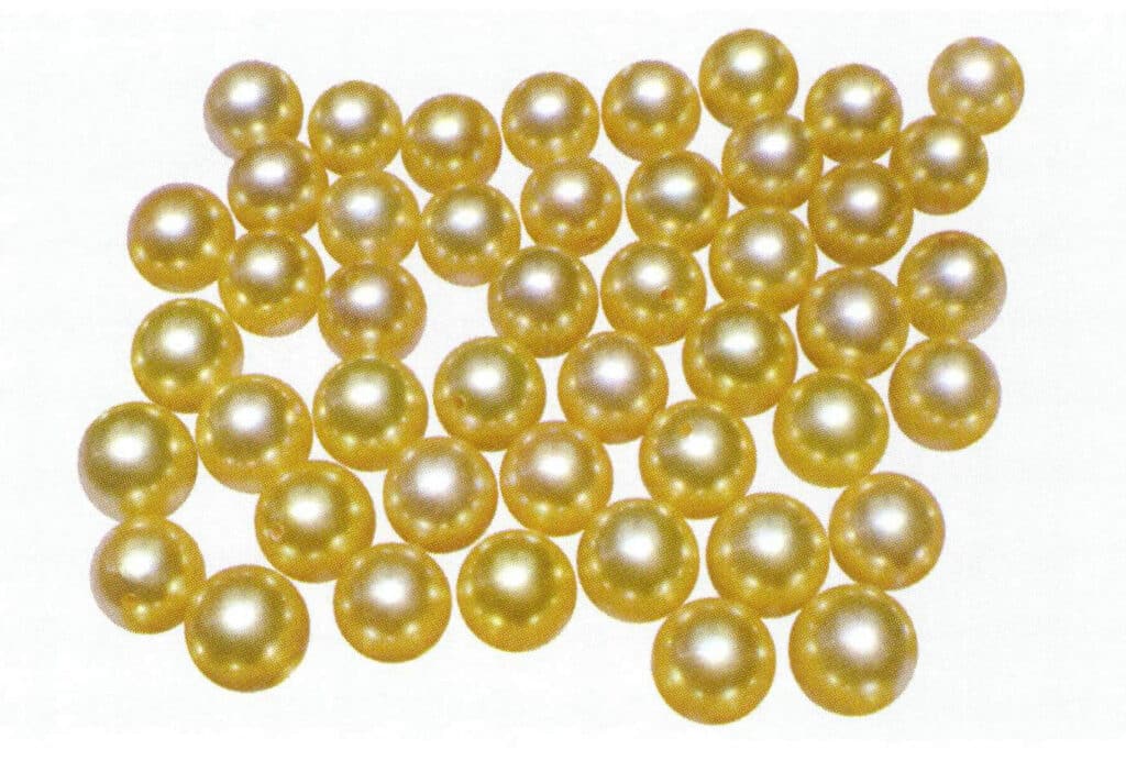 Figure 1-7-26 Medium to deep golden yellow (South Sea pearl)