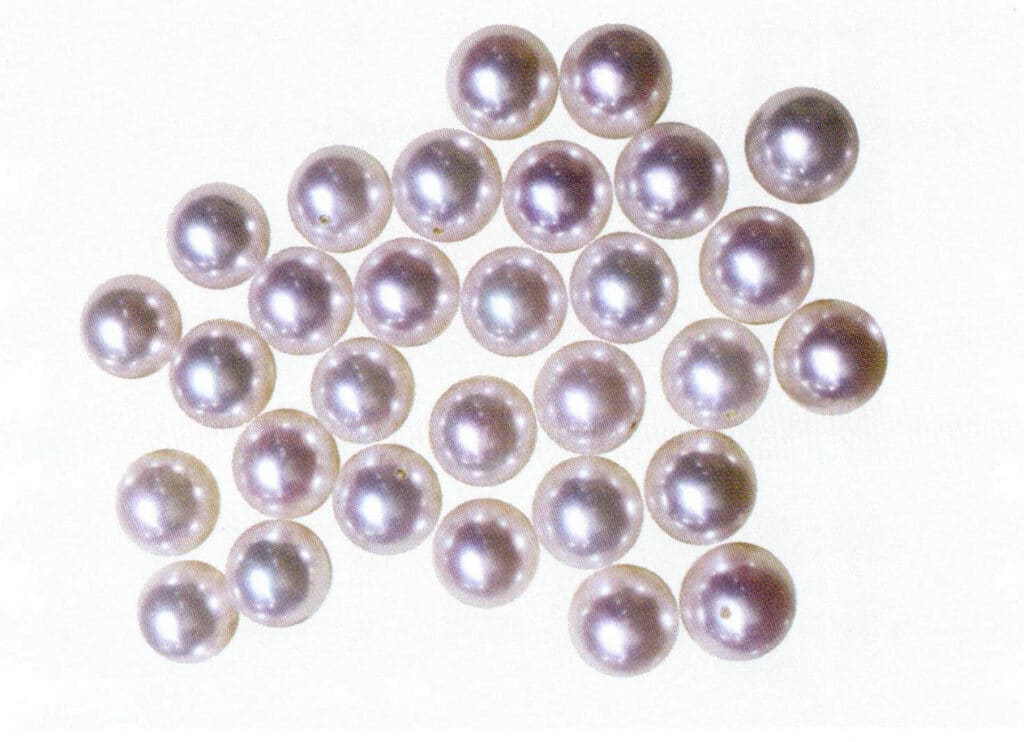 Figure 1-7-42 Strong pink accompanying color (Akoya Pearl)