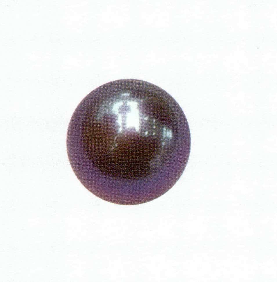 Figure 1-7-45 Strong purple-red accompanying color (freshwater cultured pearls with nuclei)
