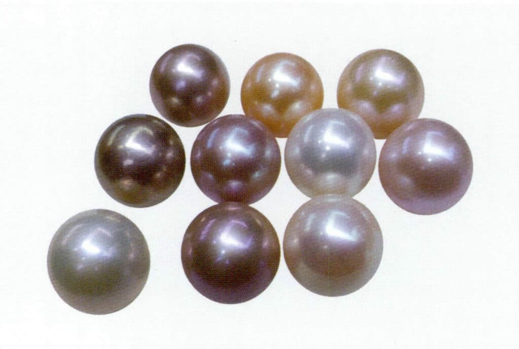Figure 1-7-49 Freshwater cultured pearls with nuclei, diameter 18-19mm