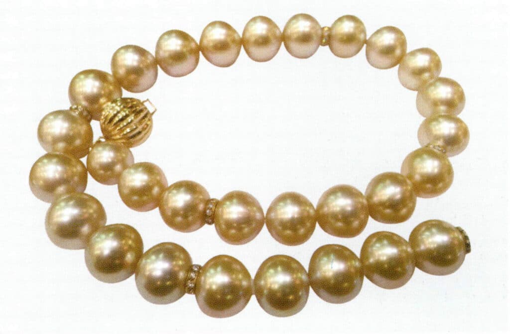 Figure 1-7-51 Water droplet shape, flat-round, and round shape (South Sea pearl)